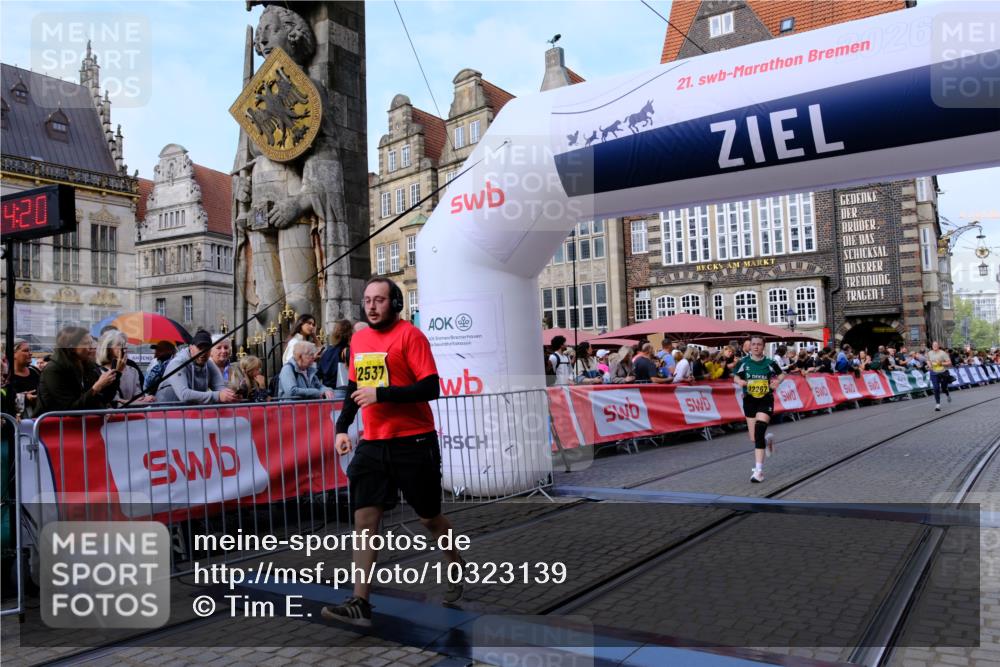 13.09.2026 - 21. swb-Marathon Bremen Tim E. http://msf.ph/oto/10323139 13.09.2026 10:59:37 Ziel 10377, 10492, 10668, 10922, 11086, 11125, 11301, 11302, 11500, 11873, 12118, 12200, 12267, 12295, 12537, 12541 meine-sportfotos.de