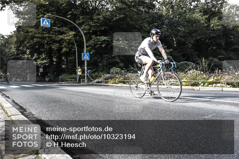 13.09.2026 - Stadtparktriathlon H.Heesch http://msf.ph/oto/10323194 13.09.2026 11:26:12 Radfahren 626, 629, 688, 1798 meine-sportfotos.de