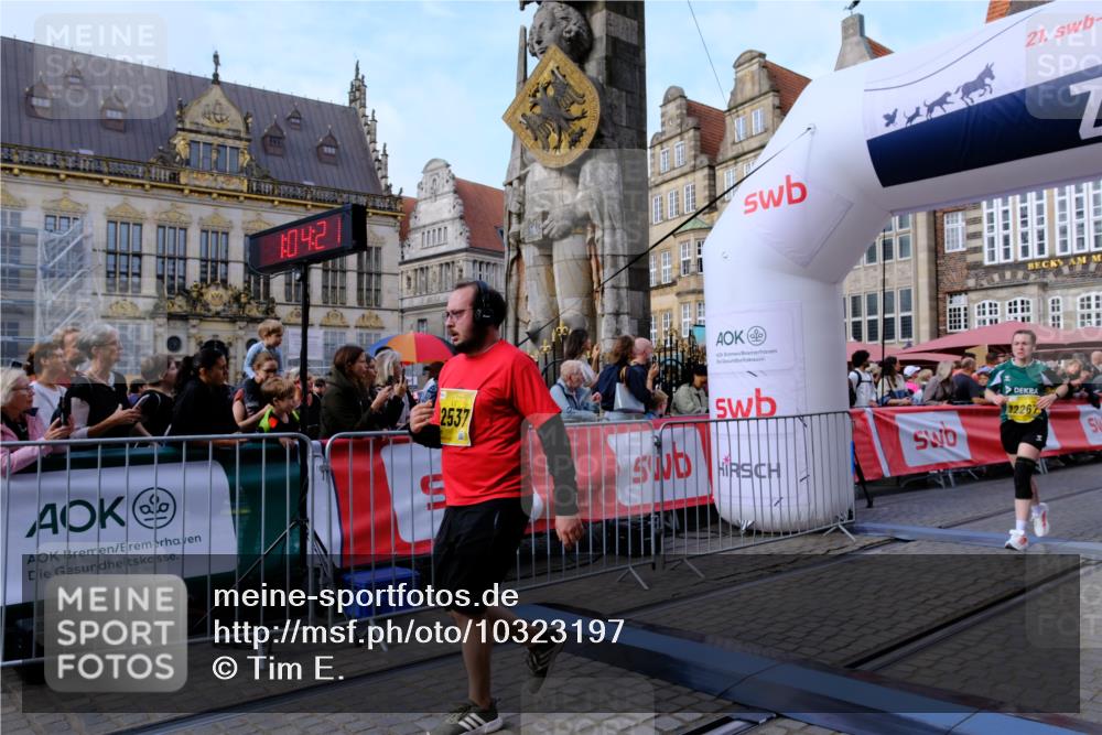 13.09.2026 - 21. swb-Marathon Bremen Tim E. http://msf.ph/oto/10323197 13.09.2026 10:59:37 Ziel 10377, 10492, 10668, 10922, 11086, 11125, 11301, 11302, 11500, 11873, 12118, 12200, 12267, 12295, 12537, 12541 meine-sportfotos.de