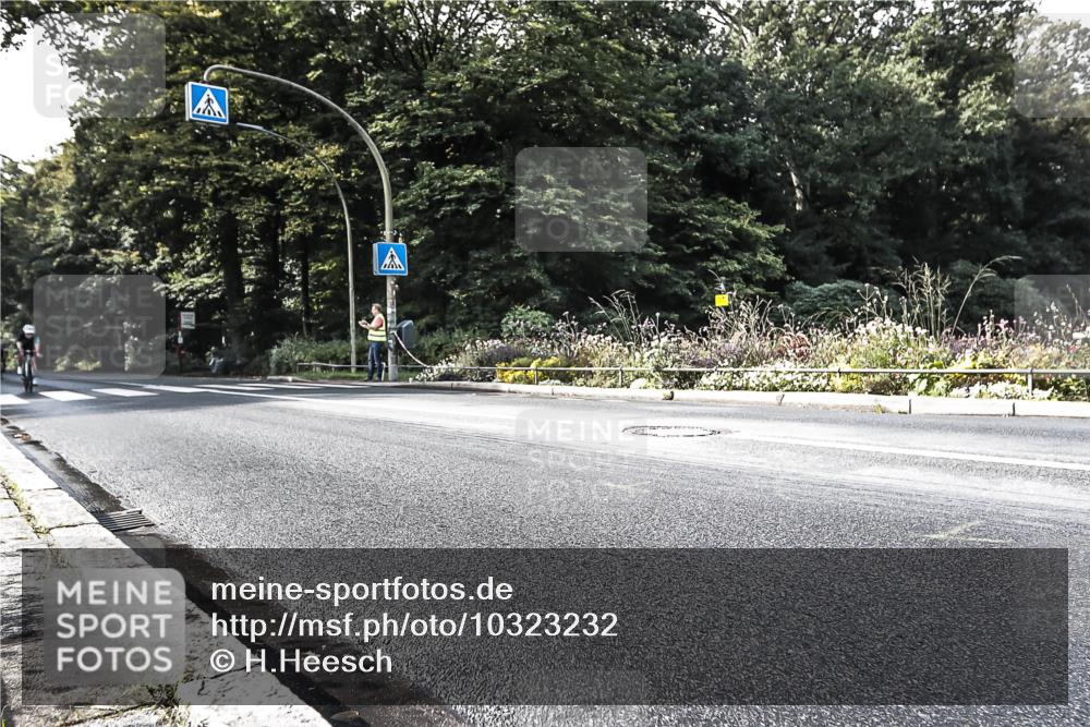 13.09.2026 - Stadtparktriathlon H.Heesch http://msf.ph/oto/10323232 13.09.2026 11:26:21 Radfahren 792, 820 meine-sportfotos.de