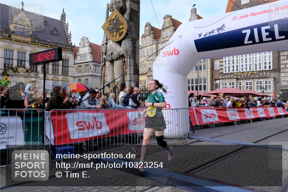 13.09.2026 - 21. swb-Marathon Bremen Tim E. http://msf.ph/oto/10323254 13.09.2026 10:59:38 Ziel 10377, 10492, 10922, 11086, 11125, 11151, 11301, 11302, 11500, 11873, 12118, 12267, 12295, 12537, 12541 meine-sportfotos.de