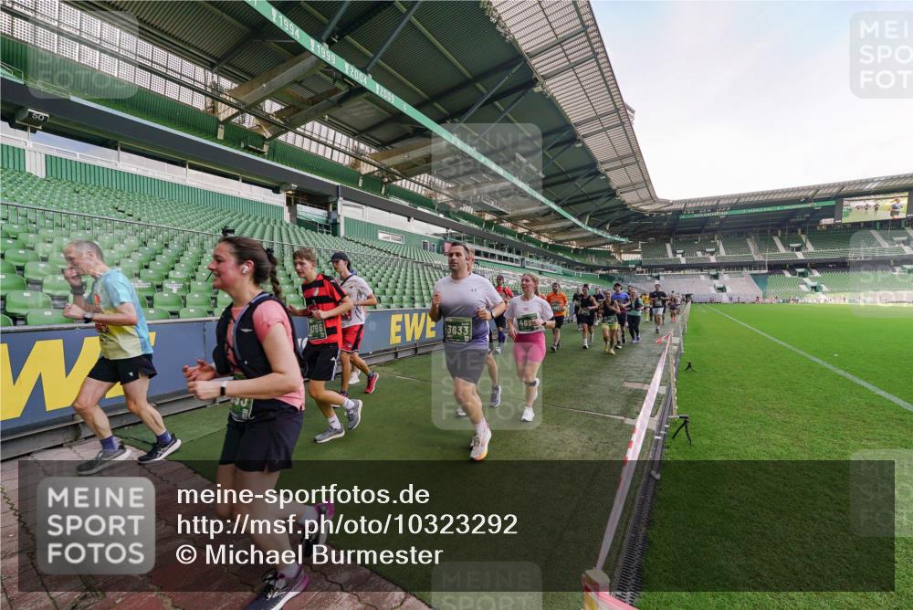 13.09.2026 - 21. swb-Marathon Bremen Michael Burmester http://msf.ph/oto/10323292 13.09.2026 13:25:04 Laufen im Stadion 137, 182, 213, 294, 324, 505, 530, 543, 548, 645, 721, 723, 739, 743, 752, 815, 818, 966, 1273, 1410, 1443, 1459, 1463, 1471, 1491, 1504, 1515, 1561, 1597, 1598, 1744, 1828, 1830, 1944, 1953, 2058, 2059, 2095, 2211, 2252, 2267, 2271, 2286, 2298, 2308, 2312, 2323, 2354, 2445, 2465, 2483, 2495, 2497, 2503, 2506, 2554, 2571, 2591, 2644, 2752, 2762, 2768, 2776, 2833, 2878, 2896, 2981, 3005, 3097, 3142, 3211, 3259, 3288, 3289, 3298, 3306, 3312, 3329, 3364, 3381, 3390 meine-sportfotos.de