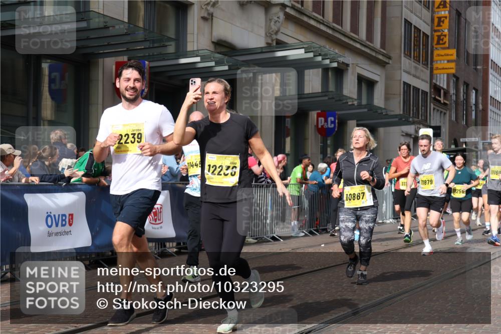 13.09.2026 - 21. swb-Marathon Bremen Strokosch-Dieckow http://msf.ph/oto/10323295 13.09.2026 10:59:51 Ziel 10144, 10175, 10758, 10810, 10867, 11016, 11071, 11129, 11158, 11159, 11160, 11250, 11259, 11445, 11453, 11524, 11525, 11528, 11547, 11587, 11588, 11589, 11623, 11879, 11907, 12105, 12106, 12123, 12190, 12238, 12239, 12274, 12291, 12352, 12394, 10147, 10236, 10355, 10669, 10691, 10745, 10928, 10929, 11054, 11056, 11089, 11194, 11207, 11419, 11427, 11501, 11519, 11594, 11637, 11803, 11904, 12138, 12238, 12239, 12242, 12243, 12481 meine-sportfotos.de