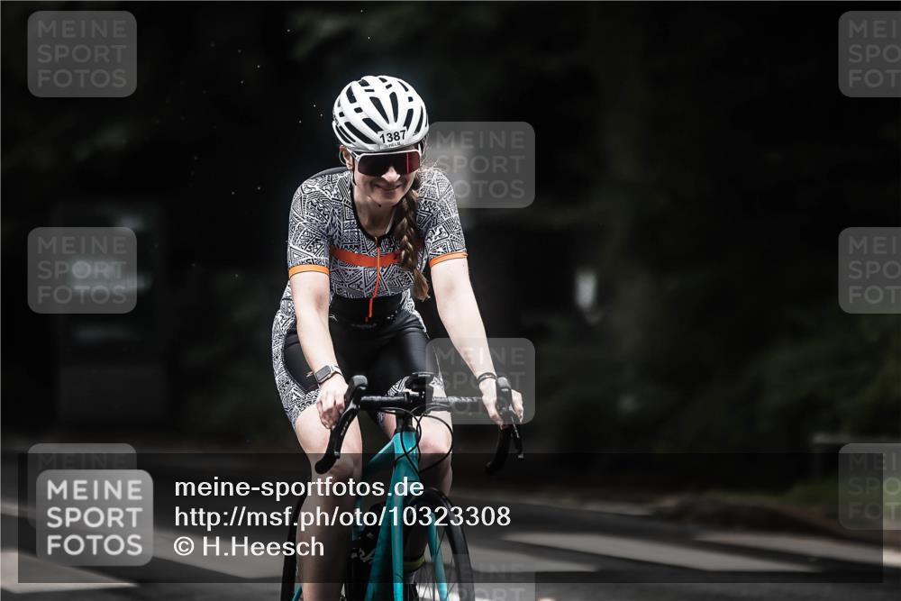 13.09.2026 - Stadtparktriathlon H.Heesch http://msf.ph/oto/10323308 13.09.2026 13:09:42 Radfahren 1209, 1280, 1321, 1368, 1387 meine-sportfotos.de