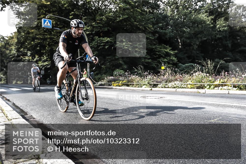 13.09.2026 - Stadtparktriathlon H.Heesch http://msf.ph/oto/10323312 13.09.2026 11:26:27 Radfahren 660, 730, 746, 820, 821 meine-sportfotos.de