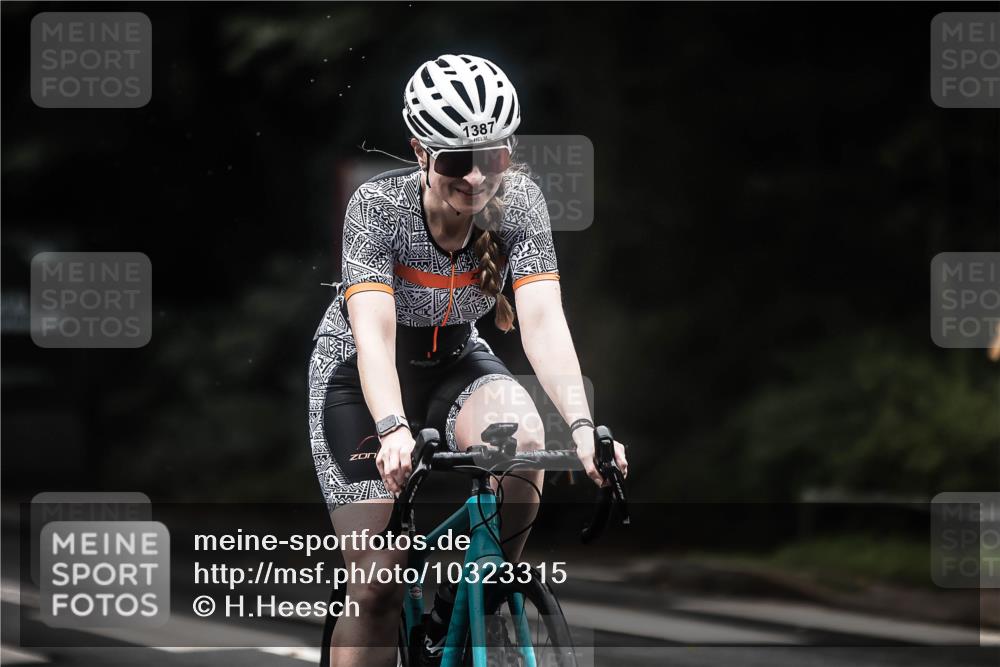 13.09.2026 - Stadtparktriathlon H.Heesch http://msf.ph/oto/10323315 13.09.2026 13:09:43 Radfahren 1209, 1273, 1280, 1321, 1368, 1387 meine-sportfotos.de