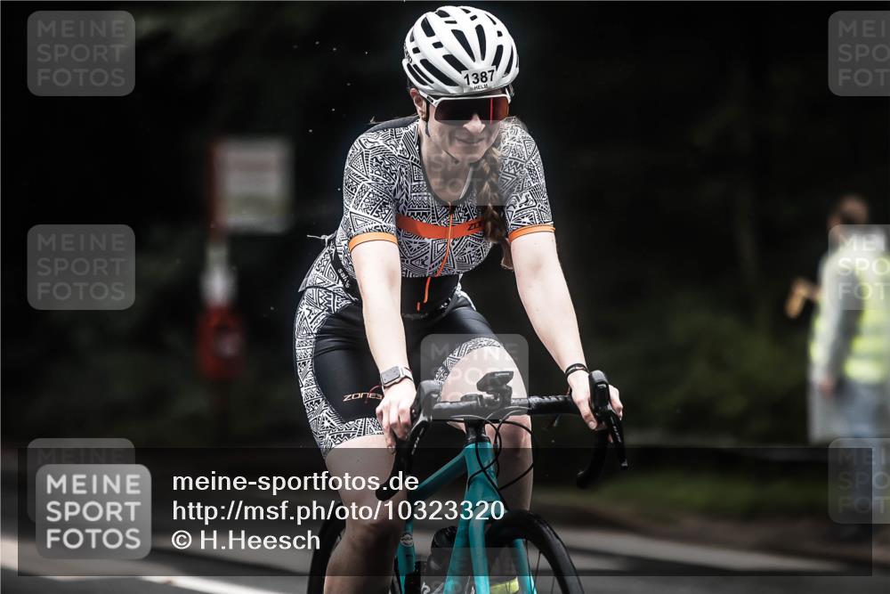 13.09.2026 - Stadtparktriathlon H.Heesch http://msf.ph/oto/10323320 13.09.2026 13:09:43 Radfahren 1209, 1273, 1280, 1321, 1368, 1387 meine-sportfotos.de