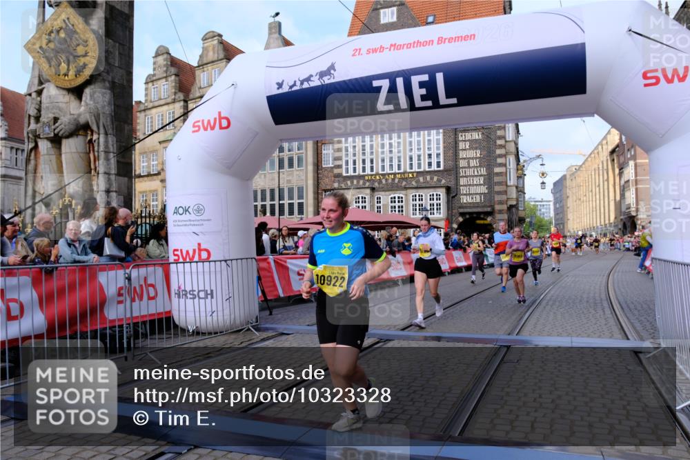 13.09.2026 - 21. swb-Marathon Bremen Tim E. http://msf.ph/oto/10323328 13.09.2026 10:59:44 Ziel 10147, 10377, 10492, 10745, 10922, 11151, 11207, 11500, 11519, 11594, 11873, 12267, 12295, 12481, 12537, 12541 meine-sportfotos.de