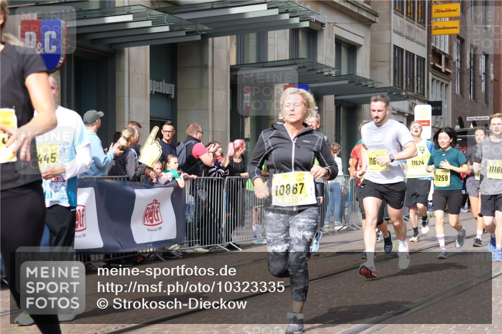 13.09.2026 - 21. swb-Marathon Bremen Strokosch-Dieckow http://msf.ph/oto/10323335 13.09.2026 10:59:51 Ziel 10144, 10175, 10758, 10810, 10867, 11016, 11071, 11129, 11158, 11159, 11160, 11250, 11259, 11445, 11453, 11524, 11525, 11528, 11547, 11587, 11588, 11589, 11623, 11879, 11907, 12105, 12106, 12123, 12190, 12238, 12239, 12274, 12291, 12352, 12394, 10147, 10236, 10355, 10669, 10691, 10745, 10928, 10929, 11054, 11056, 11089, 11194, 11207, 11419, 11427, 11501, 11519, 11594, 11637, 11803, 11904, 12138, 12238, 12239, 12242, 12243, 12481 meine-sportfotos.de