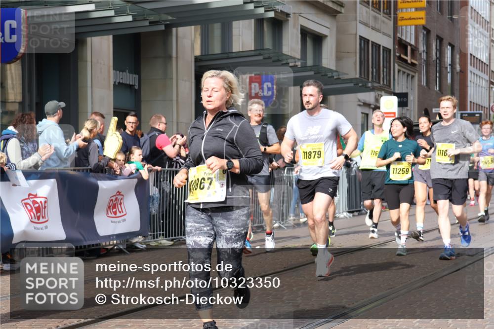 13.09.2026 - 21. swb-Marathon Bremen Strokosch-Dieckow http://msf.ph/oto/10323350 13.09.2026 10:59:52 Ziel 10144, 10175, 10758, 10801, 10810, 10867, 11016, 11071, 11129, 11158, 11159, 11160, 11250, 11259, 11445, 11453, 11524, 11525, 11528, 11547, 11587, 11588, 11589, 11623, 11879, 11907, 12105, 12106, 12123, 12190, 12274, 12291, 12352, 12394, 12530, 12531, 10147, 10175, 10236, 10355, 10669, 10691, 10928, 10929, 11054, 11056, 11089, 11194, 11419, 11427, 11501, 11594, 11637, 11803, 11904, 12138, 12238, 12239, 12242, 12243, 12481 meine-sportfotos.de
