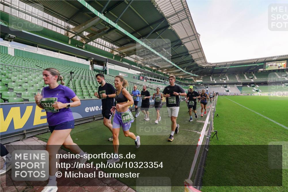 13.09.2026 - 21. swb-Marathon Bremen Michael Burmester http://msf.ph/oto/10323354 13.09.2026 13:25:10 Laufen im Stadion 137, 182, 213, 294, 324, 505, 530, 543, 548, 645, 721, 723, 739, 743, 752, 815, 818, 966, 1273, 1283, 1410, 1443, 1459, 1463, 1471, 1487, 1491, 1504, 1515, 1561, 1597, 1598, 1744, 1828, 1830, 1944, 1953, 2058, 2059, 2095, 2211, 2252, 2267, 2271, 2286, 2298, 2308, 2312, 2323, 2354, 2465, 2483, 2497, 2503, 2506, 2554, 2571, 2591, 2644, 2752, 2762, 2776, 2833, 2878, 2896, 2981, 3005, 3062, 3097, 3142, 3172, 3211, 3259, 3288, 3289, 3298, 3306, 3312, 3329, 3364, 3381, 3390 meine-sportfotos.de