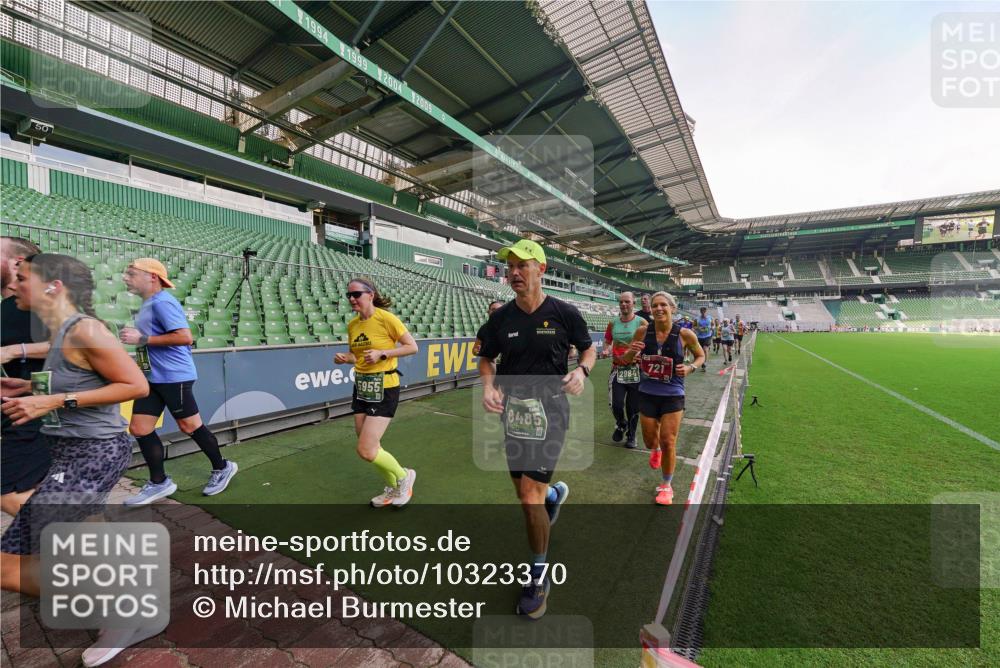 13.09.2026 - 21. swb-Marathon Bremen Michael Burmester http://msf.ph/oto/10323370 13.09.2026 13:25:12 Laufen im Stadion 137, 182, 213, 294, 324, 505, 530, 543, 548, 645, 721, 723, 739, 743, 752, 815, 818, 966, 1273, 1283, 1410, 1443, 1459, 1463, 1471, 1487, 1491, 1504, 1515, 1561, 1597, 1598, 1744, 1828, 1830, 1944, 1953, 2058, 2059, 2095, 2211, 2252, 2267, 2271, 2298, 2308, 2312, 2323, 2354, 2382, 2465, 2483, 2497, 2503, 2506, 2554, 2571, 2591, 2644, 2752, 2762, 2776, 2833, 2878, 2896, 2981, 3005, 3062, 3097, 3142, 3172, 3211, 3259, 3288, 3289, 3298, 3306, 3312, 3329, 3381, 3390 meine-sportfotos.de