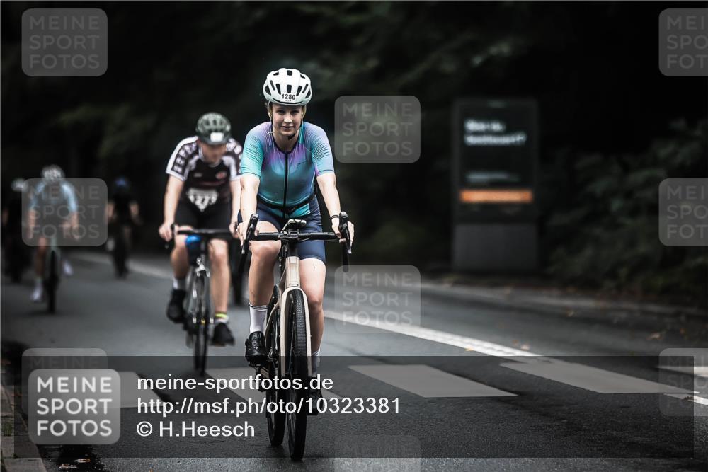 13.09.2026 - Stadtparktriathlon H.Heesch http://msf.ph/oto/10323381 13.09.2026 13:09:48 Radfahren 1209, 1248, 1273, 1280, 1314, 1367, 1382, 1387 meine-sportfotos.de