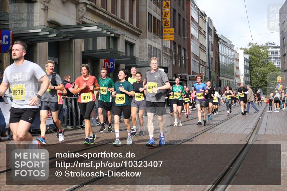 13.09.2026 - 21. swb-Marathon Bremen Strokosch-Dieckow http://msf.ph/oto/10323407 13.09.2026 10:59:53 Ziel 10144, 10758, 10801, 10810, 10867, 11016, 11071, 11129, 11158, 11159, 11160, 11250, 11259, 11445, 11453, 11524, 11525, 11528, 11547, 11587, 11588, 11589, 11623, 11879, 11907, 12105, 12106, 12123, 12190, 12274, 12291, 12352, 12394, 12530, 12531, 10147, 10175, 10236, 10355, 10669, 10691, 10867, 10928, 10929, 11054, 11056, 11089, 11194, 11419, 11427, 11501, 11594, 11637, 11803, 11879, 11904, 12138, 12238, 12239, 12242, 12243 meine-sportfotos.de