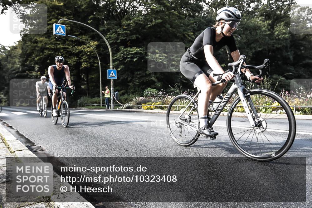 13.09.2026 - Stadtparktriathlon H.Heesch http://msf.ph/oto/10323408 13.09.2026 11:26:42 Radfahren 685, 694, 778 meine-sportfotos.de