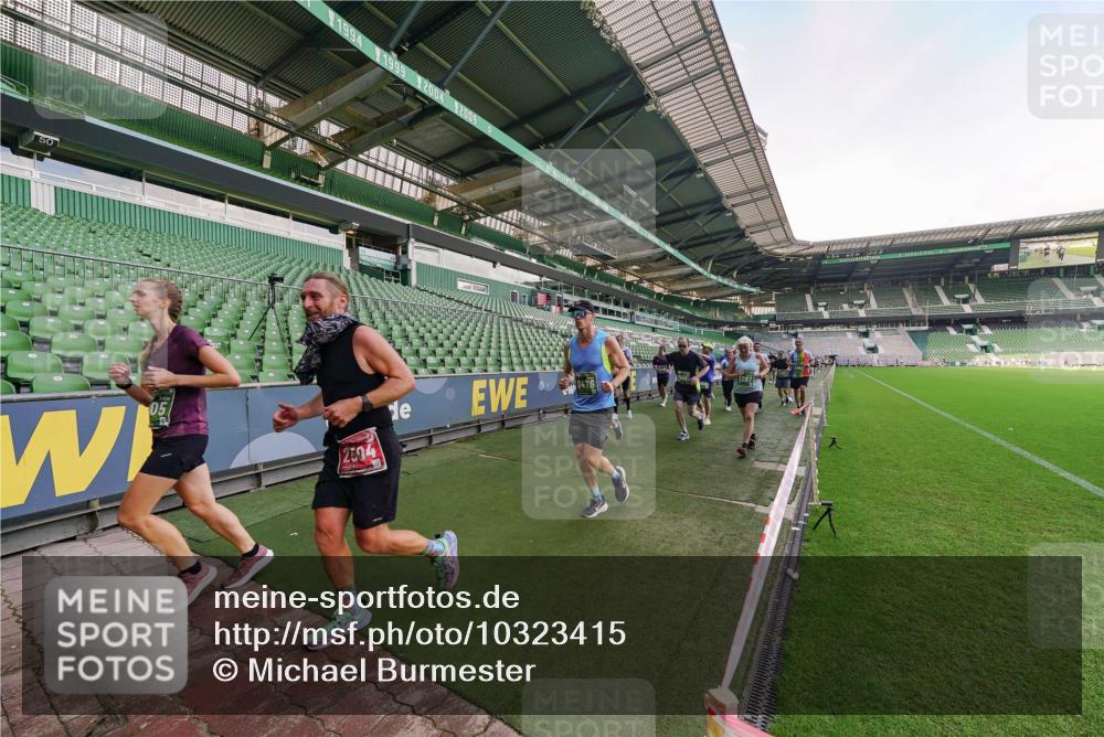 13.09.2026 - 21. swb-Marathon Bremen Michael Burmester http://msf.ph/oto/10323415 13.09.2026 13:25:16 Laufen im Stadion 137, 182, 213, 294, 505, 530, 543, 548, 645, 721, 723, 739, 743, 752, 815, 818, 966, 1273, 1283, 1410, 1443, 1459, 1463, 1471, 1487, 1491, 1504, 1515, 1530, 1561, 1618, 1744, 1828, 1830, 1944, 1953, 2058, 2059, 2095, 2211, 2252, 2267, 2271, 2298, 2308, 2312, 2323, 2354, 2382, 2384, 2465, 2483, 2497, 2503, 2506, 2554, 2571, 2591, 2644, 2675, 2752, 2762, 2776, 2833, 2878, 2896, 2981, 3005, 3062, 3097, 3142, 3172, 3211, 3259, 3289, 3298, 3306, 3312, 3329, 3381, 3390 meine-sportfotos.de