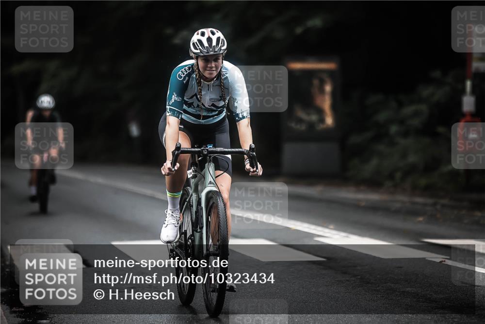 13.09.2026 - Stadtparktriathlon H.Heesch http://msf.ph/oto/10323434 13.09.2026 13:09:51 Radfahren 1209, 1232, 1248, 1273, 1280, 1314, 1325, 1367, 1382 meine-sportfotos.de