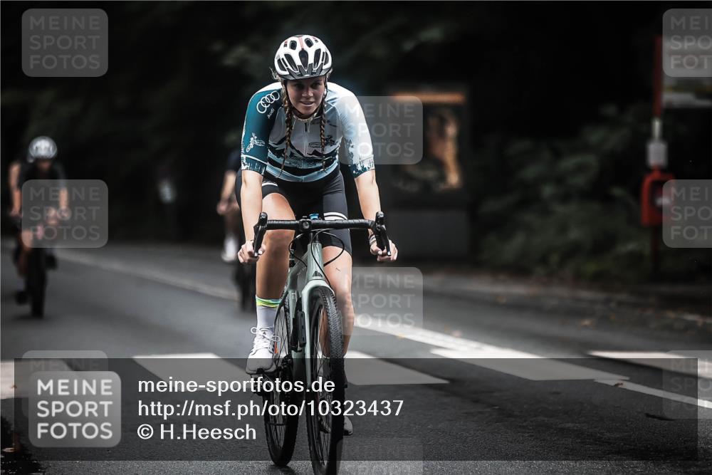 13.09.2026 - Stadtparktriathlon H.Heesch http://msf.ph/oto/10323437 13.09.2026 13:09:52 Radfahren 1232, 1248, 1273, 1280, 1314, 1325, 1367, 1382 meine-sportfotos.de