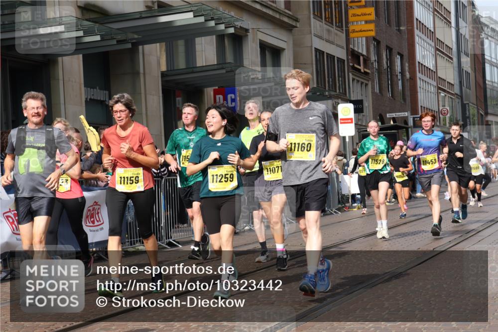 13.09.2026 - 21. swb-Marathon Bremen Strokosch-Dieckow http://msf.ph/oto/10323442 13.09.2026 10:59:53 Ziel 10144, 10758, 10801, 10810, 10867, 11016, 11071, 11129, 11158, 11159, 11160, 11250, 11259, 11445, 11453, 11524, 11525, 11528, 11547, 11587, 11588, 11589, 11623, 11879, 11907, 12105, 12106, 12123, 12190, 12274, 12291, 12352, 12394, 12530, 12531, 10147, 10175, 10236, 10355, 10669, 10691, 10867, 10928, 10929, 11054, 11056, 11089, 11194, 11419, 11427, 11501, 11594, 11637, 11803, 11879, 11904, 12138, 12238, 12239, 12242, 12243 meine-sportfotos.de