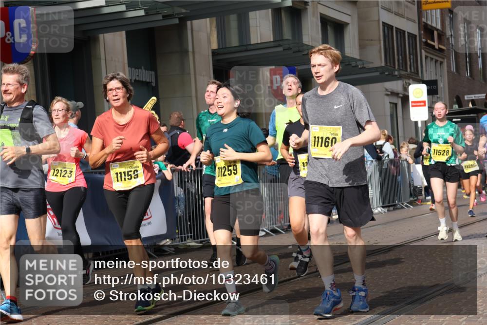13.09.2026 - 21. swb-Marathon Bremen Strokosch-Dieckow http://msf.ph/oto/10323461 13.09.2026 10:59:54 Ziel 10144, 10677, 10758, 10801, 10810, 11016, 11045, 11071, 11129, 11158, 11159, 11160, 11250, 11259, 11445, 11453, 11524, 11525, 11528, 11547, 11587, 11588, 11589, 11623, 11907, 12105, 12106, 12123, 12190, 12274, 12291, 12352, 12394, 12530, 12531, 10175, 10236, 10355, 10669, 10691, 10867, 10928, 10929, 11054, 11056, 11089, 11194, 11419, 11427, 11501, 11594, 11637, 11803, 11879, 11904, 12138, 12238, 12239, 12242, 12243 meine-sportfotos.de
