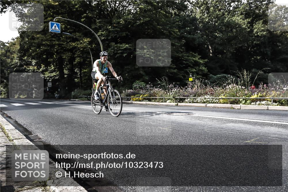 13.09.2026 - Stadtparktriathlon H.Heesch http://msf.ph/oto/10323473 13.09.2026 11:27:10 Radfahren 595, 600, 726 meine-sportfotos.de