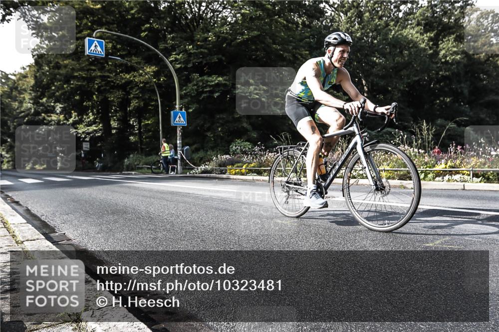 13.09.2026 - Stadtparktriathlon H.Heesch http://msf.ph/oto/10323481 13.09.2026 11:27:10 Radfahren 595, 600, 726 meine-sportfotos.de