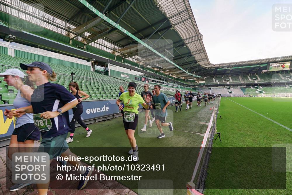 13.09.2026 - 21. swb-Marathon Bremen Michael Burmester http://msf.ph/oto/10323491 13.09.2026 13:25:22 Laufen im Stadion 213, 294, 505, 530, 543, 548, 645, 723, 739, 752, 815, 818, 966, 1273, 1283, 1410, 1443, 1459, 1463, 1471, 1487, 1491, 1504, 1515, 1530, 1561, 1618, 1744, 1828, 1830, 1944, 1953, 2058, 2059, 2095, 2211, 2252, 2267, 2271, 2298, 2308, 2312, 2323, 2354, 2382, 2384, 2465, 2483, 2497, 2506, 2554, 2571, 2591, 2644, 2656, 2675, 2752, 2762, 2776, 2833, 2878, 2896, 2970, 2981, 3005, 3062, 3097, 3142, 3172, 3211, 3259, 3298, 3306, 3312, 3329, 3381, 3390, 3433 meine-sportfotos.de