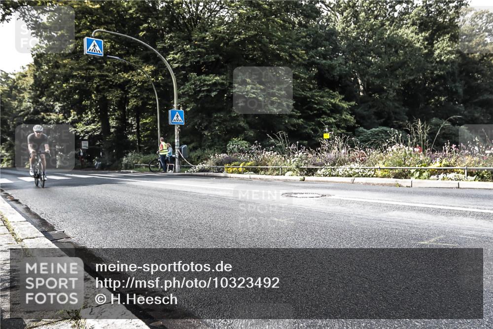 13.09.2026 - Stadtparktriathlon H.Heesch http://msf.ph/oto/10323492 13.09.2026 11:27:12 Radfahren 595, 600, 726 meine-sportfotos.de