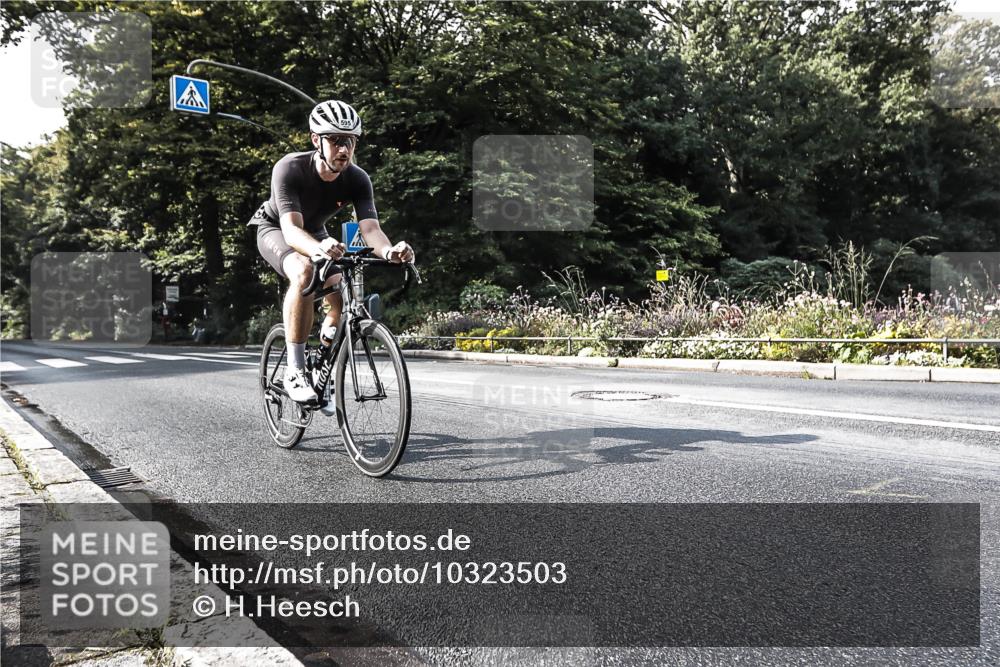 13.09.2026 - Stadtparktriathlon H.Heesch http://msf.ph/oto/10323503 13.09.2026 11:27:13 Radfahren 595, 600, 726 meine-sportfotos.de