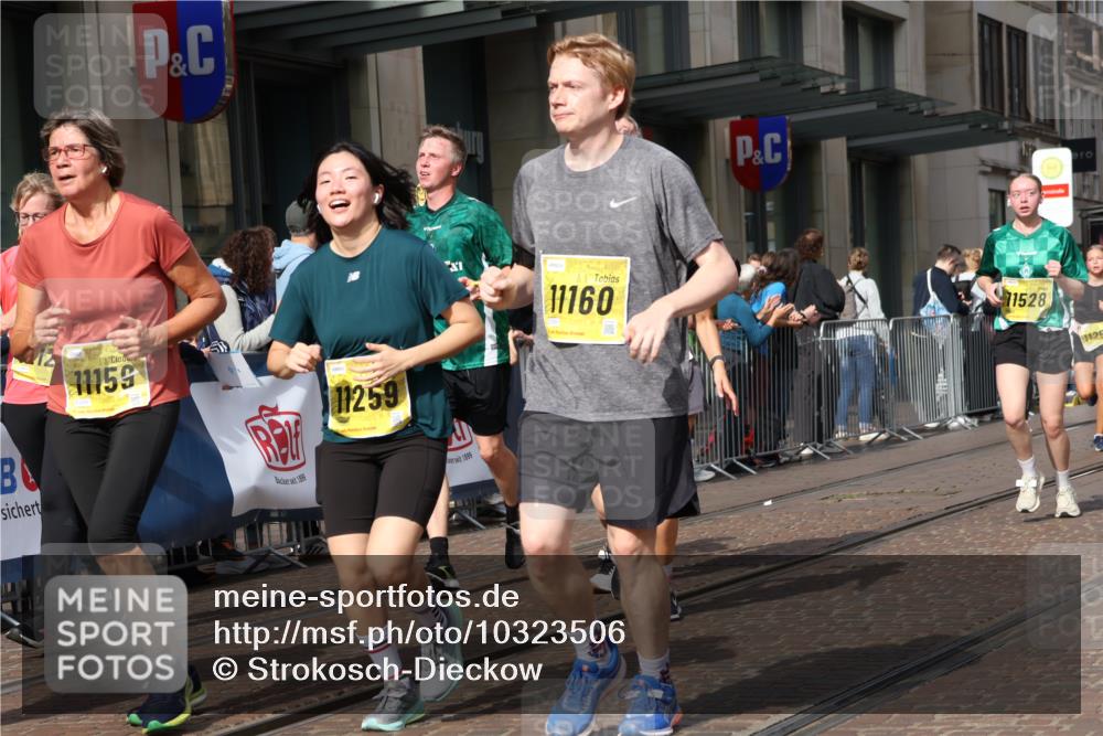 13.09.2026 - 21. swb-Marathon Bremen Strokosch-Dieckow http://msf.ph/oto/10323506 13.09.2026 10:59:54 Ziel 10144, 10677, 10758, 10801, 10810, 11016, 11045, 11071, 11129, 11158, 11159, 11160, 11250, 11259, 11445, 11453, 11524, 11525, 11528, 11547, 11587, 11588, 11589, 11623, 11907, 12105, 12106, 12123, 12190, 12274, 12291, 12352, 12394, 12530, 12531, 10175, 10236, 10355, 10669, 10691, 10867, 10928, 10929, 11054, 11056, 11089, 11194, 11419, 11427, 11501, 11594, 11637, 11803, 11879, 11904, 12138, 12238, 12239, 12242, 12243 meine-sportfotos.de