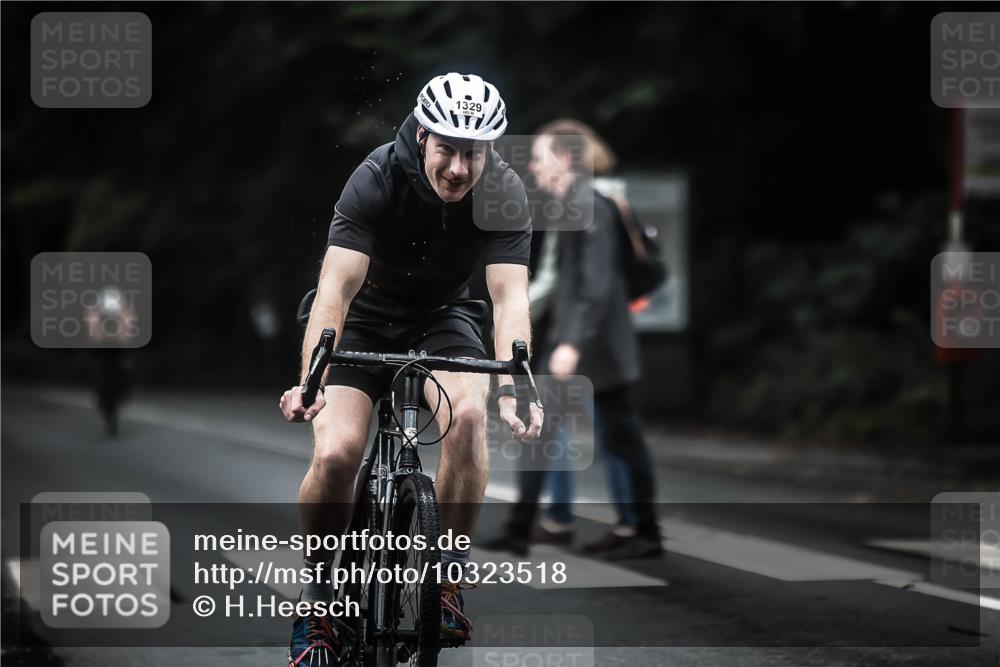 13.09.2026 - Stadtparktriathlon H.Heesch http://msf.ph/oto/10323518 13.09.2026 13:10:04 Radfahren 1329, 1349, 1426 meine-sportfotos.de