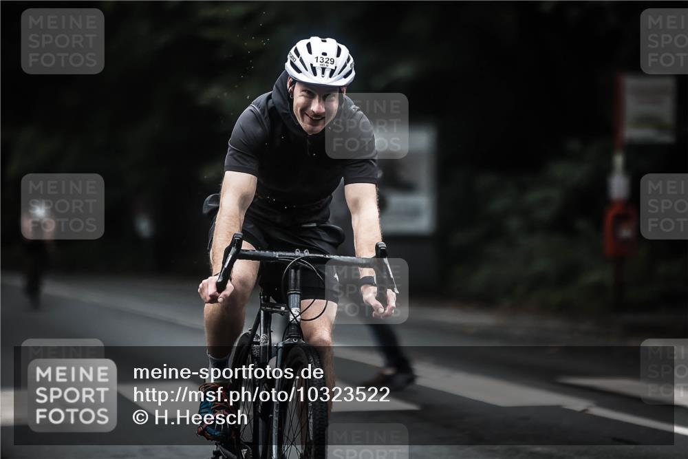13.09.2026 - Stadtparktriathlon H.Heesch http://msf.ph/oto/10323522 13.09.2026 13:10:05 Radfahren 1329, 1349, 1426 meine-sportfotos.de