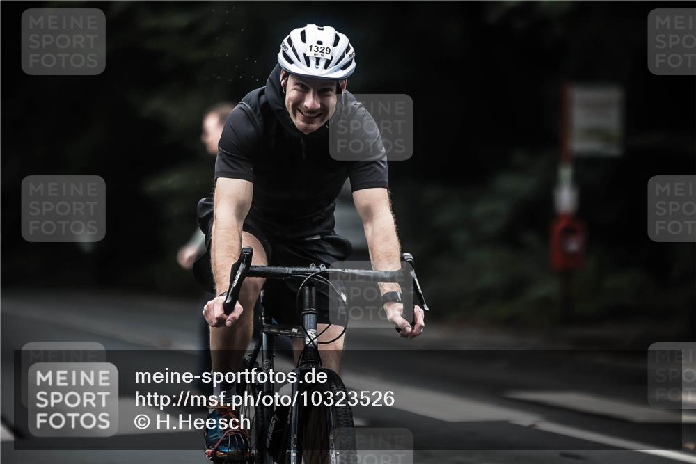 13.09.2026 - Stadtparktriathlon H.Heesch http://msf.ph/oto/10323526 13.09.2026 13:10:05 Radfahren 1329, 1349, 1426 meine-sportfotos.de