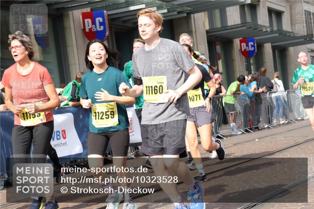 13.09.2026 - 21. swb-Marathon Bremen Strokosch-Dieckow http://msf.ph/oto/10323528 13.09.2026 10:59:55 Ziel 10144, 10677, 10758, 10801, 10810, 11016, 11045, 11071, 11129, 11158, 11159, 11160, 11250, 11259, 11445, 11453, 11524, 11525, 11528, 11547, 11587, 11588, 11589, 11623, 11907, 12105, 12106, 12123, 12190, 12274, 12291, 12352, 12394, 12530, 12531, 10175, 10236, 10355, 10669, 10691, 10867, 10928, 10929, 11054, 11056, 11089, 11194, 11250, 11419, 11427, 11445, 11501, 11594, 11637, 11803, 11879, 11904, 12138, 12238, 12239, 12242, 12243 meine-sportfotos.de