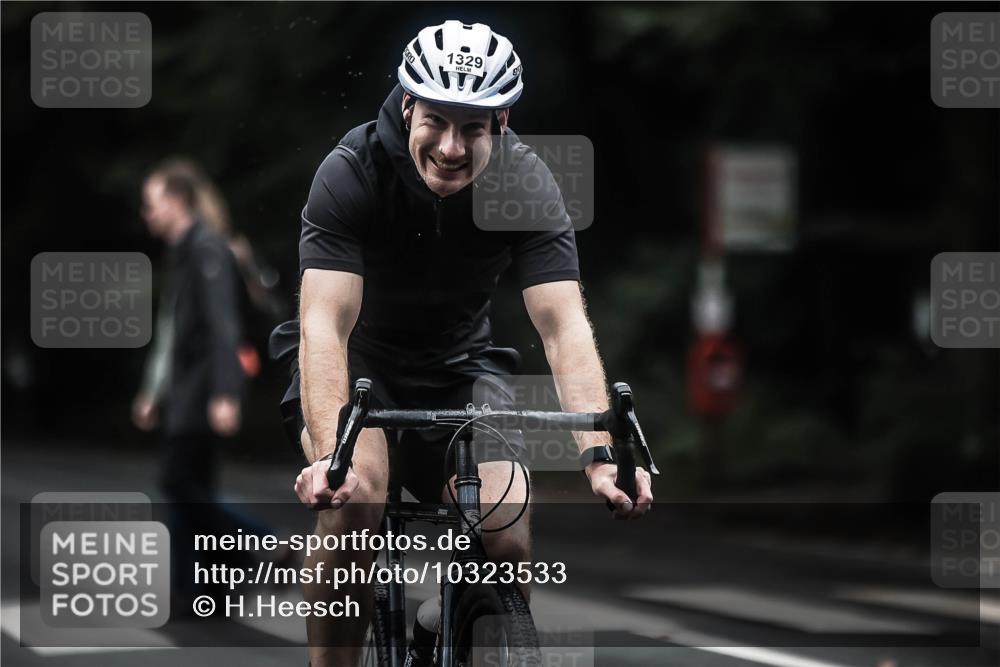 13.09.2026 - Stadtparktriathlon H.Heesch http://msf.ph/oto/10323533 13.09.2026 13:10:05 Radfahren 1329, 1349, 1426 meine-sportfotos.de
