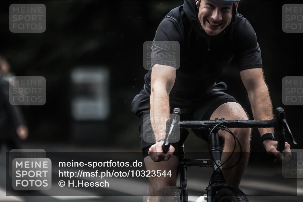 13.09.2026 - Stadtparktriathlon H.Heesch http://msf.ph/oto/10323544 13.09.2026 13:10:05 Radfahren 1329, 1349, 1426 meine-sportfotos.de