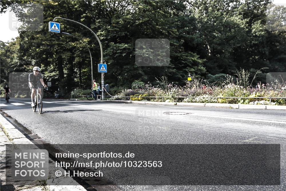 13.09.2026 - Stadtparktriathlon H.Heesch http://msf.ph/oto/10323563 13.09.2026 11:27:18 Radfahren 619, 793, 798 meine-sportfotos.de