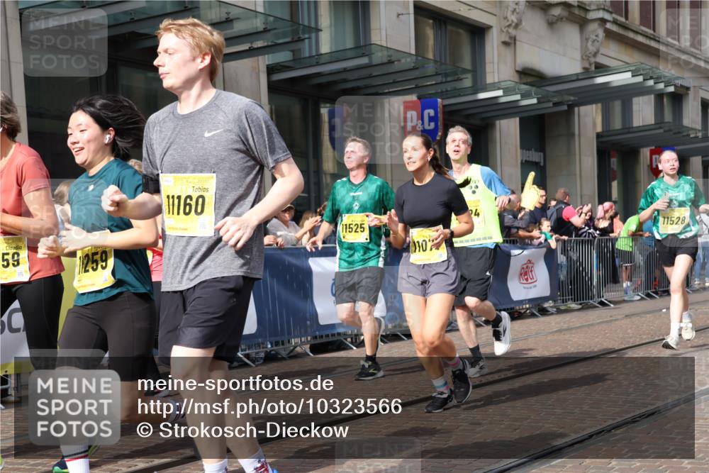13.09.2026 - 21. swb-Marathon Bremen Strokosch-Dieckow http://msf.ph/oto/10323566 13.09.2026 10:59:56 Ziel 10144, 10677, 10758, 10801, 10810, 11016, 11045, 11071, 11129, 11158, 11159, 11160, 11259, 11453, 11524, 11525, 11528, 11547, 11587, 11588, 11589, 11623, 11907, 12105, 12106, 12123, 12190, 12274, 12291, 12352, 12394, 12530, 12531, 10175, 10236, 10355, 10669, 10691, 10867, 10928, 10929, 11054, 11056, 11089, 11194, 11250, 11419, 11427, 11445, 11501, 11637, 11803, 11879, 11904, 12138, 12238, 12239, 12242, 12243 meine-sportfotos.de
