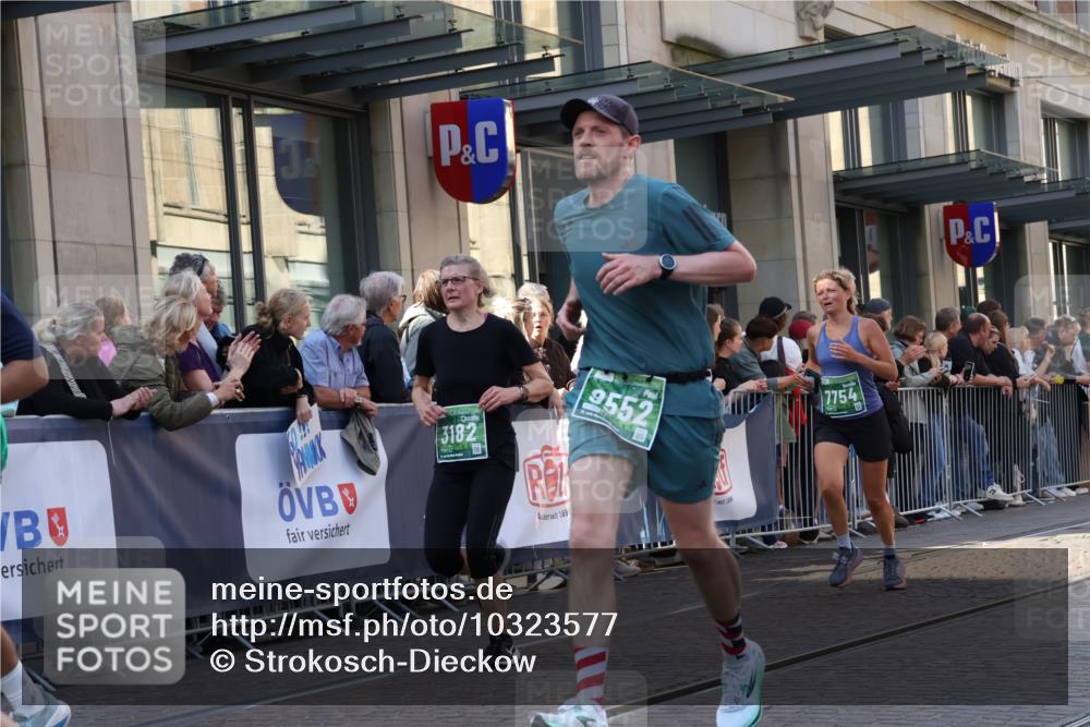 13.09.2026 - 21. swb-Marathon Bremen Strokosch-Dieckow http://msf.ph/oto/10323577 13.09.2026 13:19:03 Ziel 189, 666, 1599, 2390, 2423, 2535, 3182, 3508, 4319, 4455, 4819, 5172, 5371, 6008, 6137, 6633, 7268, 7754, 7945, 8153, 9552, 9638, 9805, 307, 2007, 4120, 4857, 4916, 5277, 6310, 6787, 7104, 7154, 7163, 7602, 7647, 7686, 7791, 9512, 13184 meine-sportfotos.de