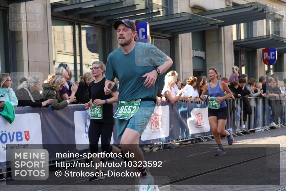 13.09.2026 - 21. swb-Marathon Bremen Strokosch-Dieckow http://msf.ph/oto/10323592 13.09.2026 13:19:03 Ziel 189, 666, 1599, 2390, 2423, 2535, 3182, 3508, 4319, 4455, 4819, 5172, 5371, 6008, 6137, 6633, 7268, 7754, 7945, 8153, 9552, 9638, 9805, 307, 2007, 4120, 4857, 4916, 5277, 6310, 6787, 7104, 7154, 7163, 7602, 7647, 7686, 7791, 9512, 13184 meine-sportfotos.de