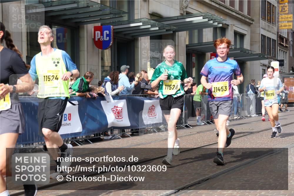 13.09.2026 - 21. swb-Marathon Bremen Strokosch-Dieckow http://msf.ph/oto/10323609 13.09.2026 10:59:56 Ziel 10144, 10677, 10758, 10801, 10810, 11016, 11045, 11071, 11129, 11158, 11159, 11160, 11259, 11453, 11524, 11525, 11528, 11547, 11587, 11588, 11589, 11623, 11907, 12105, 12106, 12123, 12190, 12274, 12291, 12352, 12394, 12530, 12531, 10175, 10236, 10355, 10669, 10691, 10867, 10928, 10929, 11054, 11056, 11089, 11194, 11250, 11419, 11427, 11445, 11501, 11637, 11803, 11879, 11904, 12138, 12238, 12239, 12242, 12243 meine-sportfotos.de