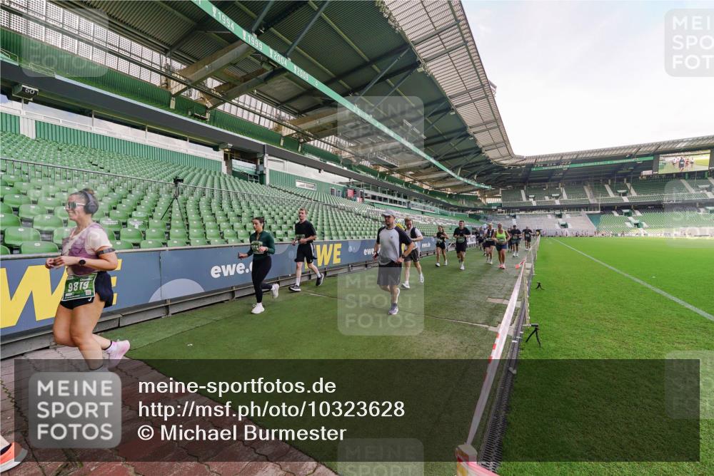 13.09.2026 - 21. swb-Marathon Bremen Michael Burmester http://msf.ph/oto/10323628 13.09.2026 13:25:39 Laufen im Stadion 202, 213, 294, 505, 530, 543, 548, 645, 723, 752, 815, 818, 966, 1283, 1410, 1443, 1459, 1463, 1473, 1487, 1491, 1504, 1515, 1530, 1561, 1618, 1744, 1828, 1830, 1953, 2058, 2059, 2095, 2211, 2267, 2271, 2298, 2308, 2312, 2323, 2354, 2382, 2384, 2483, 2497, 2506, 2508, 2554, 2558, 2591, 2592, 2644, 2656, 2675, 2752, 2762, 2817, 2833, 2878, 2896, 2970, 2981, 3005, 3047, 3062, 3097, 3142, 3172, 3211, 3259, 3298, 3306, 3329, 3359, 3381, 3390, 3433 meine-sportfotos.de