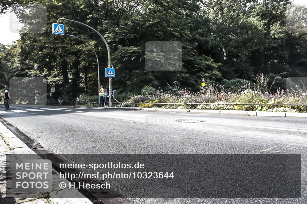 13.09.2026 - Stadtparktriathlon H.Heesch http://msf.ph/oto/10323644 13.09.2026 11:27:22 Radfahren 619, 793, 822 meine-sportfotos.de