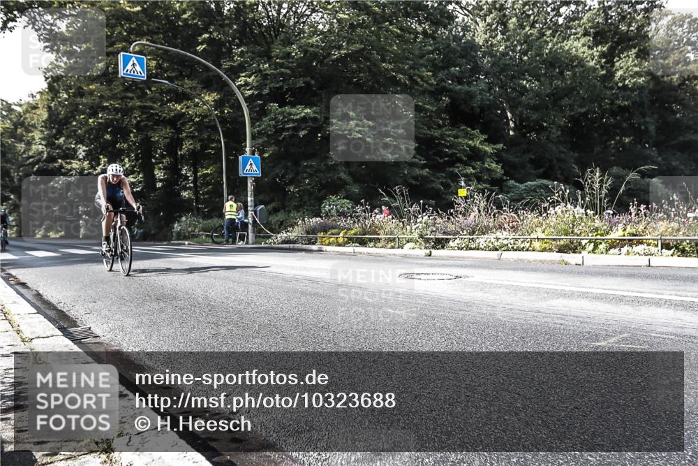 13.09.2026 - Stadtparktriathlon H.Heesch http://msf.ph/oto/10323688 13.09.2026 11:27:24 Radfahren 718, 822 meine-sportfotos.de