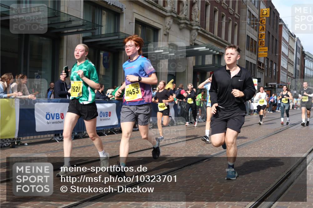 13.09.2026 - 21. swb-Marathon Bremen Strokosch-Dieckow http://msf.ph/oto/10323701 13.09.2026 10:59:57 Ziel 10144, 10677, 10758, 10801, 10810, 11016, 11045, 11071, 11129, 11158, 11159, 11160, 11259, 11453, 11524, 11525, 11528, 11547, 11587, 11588, 11589, 11623, 11907, 12105, 12106, 12123, 12190, 12274, 12291, 12352, 12394, 12530, 12531, 10175, 10236, 10355, 10669, 10691, 10867, 10928, 10929, 11054, 11056, 11071, 11089, 11194, 11250, 11419, 11427, 11445, 11501, 11637, 11803, 11879, 11904, 12138, 12238, 12239, 12242, 12243 meine-sportfotos.de