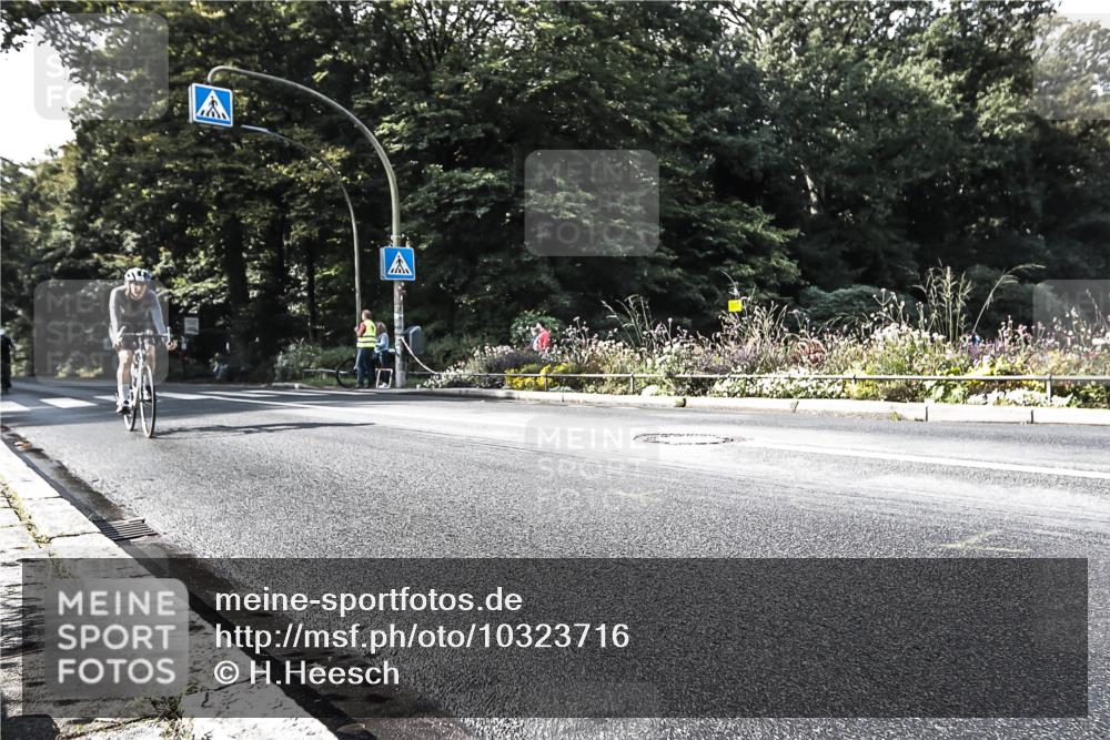 13.09.2026 - Stadtparktriathlon H.Heesch http://msf.ph/oto/10323716 13.09.2026 11:27:26 Radfahren 664, 718, 822 meine-sportfotos.de