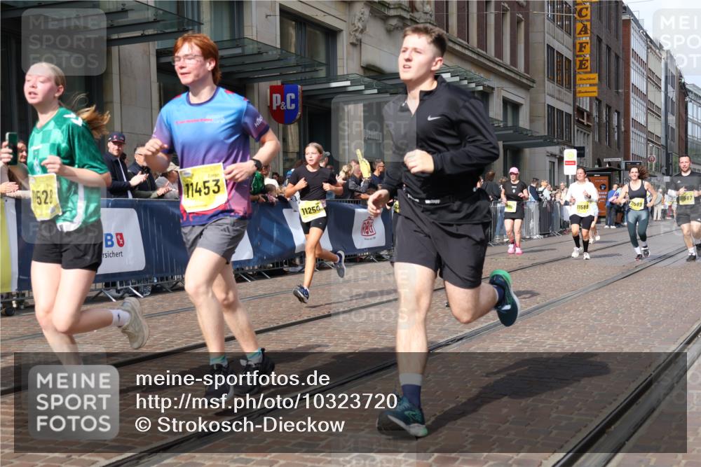 13.09.2026 - 21. swb-Marathon Bremen Strokosch-Dieckow http://msf.ph/oto/10323720 13.09.2026 10:59:58 Ziel 10144, 10677, 10758, 10801, 10810, 11016, 11045, 11126, 11129, 11158, 11159, 11160, 11259, 11453, 11524, 11525, 11528, 11547, 11587, 11588, 11589, 11623, 11907, 12105, 12106, 12123, 12190, 12274, 12291, 12352, 12394, 12530, 12531, 10175, 10236, 10355, 10669, 10691, 10867, 10928, 10929, 11054, 11056, 11071, 11089, 11158, 11159, 11160, 11194, 11250, 11259, 11419, 11427, 11445, 11453, 11501, 11528, 11637, 11803, 11879, 11904, 12138, 12238, 12239, 12242, 12243 meine-sportfotos.de