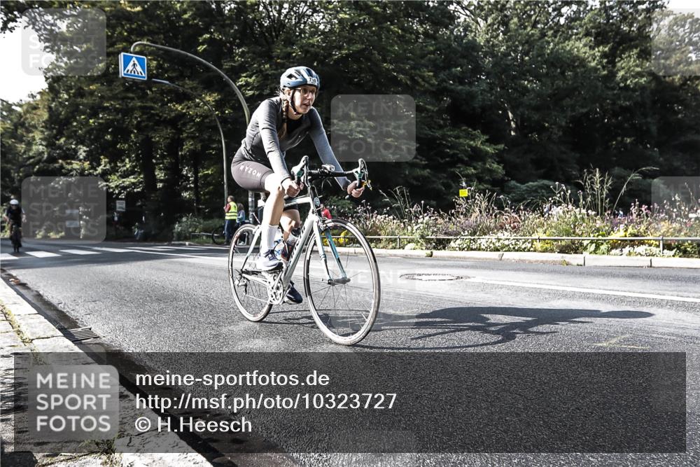 13.09.2026 - Stadtparktriathlon H.Heesch http://msf.ph/oto/10323727 13.09.2026 11:27:26 Radfahren 664, 718, 822 meine-sportfotos.de