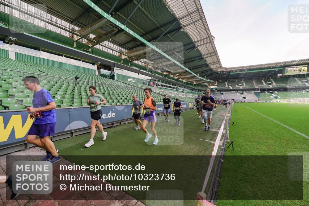 13.09.2026 - 21. swb-Marathon Bremen Michael Burmester http://msf.ph/oto/10323736 13.09.2026 13:25:52 Laufen im Stadion 202, 213, 294, 505, 530, 543, 645, 723, 815, 818, 833, 966, 1077, 1283, 1410, 1443, 1459, 1463, 1473, 1487, 1491, 1504, 1515, 1530, 1561, 1618, 1744, 1828, 1830, 1953, 2058, 2059, 2211, 2267, 2271, 2273, 2298, 2308, 2354, 2382, 2384, 2428, 2497, 2506, 2508, 2554, 2558, 2576, 2591, 2592, 2644, 2656, 2675, 2752, 2762, 2817, 2833, 2878, 2896, 2965, 2970, 2981, 3005, 3047, 3062, 3097, 3142, 3172, 3211, 3259, 3298, 3306, 3329, 3359, 3390, 3433, 3629 meine-sportfotos.de