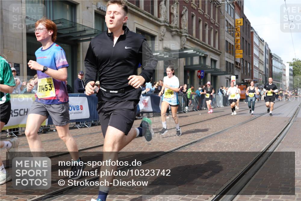 13.09.2026 - 21. swb-Marathon Bremen Strokosch-Dieckow http://msf.ph/oto/10323742 13.09.2026 10:59:58 Ziel 10144, 10677, 10758, 10801, 10810, 11016, 11045, 11126, 11129, 11158, 11159, 11160, 11259, 11453, 11524, 11525, 11528, 11547, 11587, 11588, 11589, 11623, 11907, 12105, 12106, 12123, 12190, 12274, 12291, 12352, 12394, 12530, 12531, 10175, 10236, 10355, 10669, 10691, 10867, 10928, 10929, 11054, 11056, 11071, 11089, 11158, 11159, 11160, 11194, 11250, 11259, 11419, 11427, 11445, 11453, 11501, 11528, 11637, 11803, 11879, 11904, 12138, 12238, 12239, 12242, 12243 meine-sportfotos.de